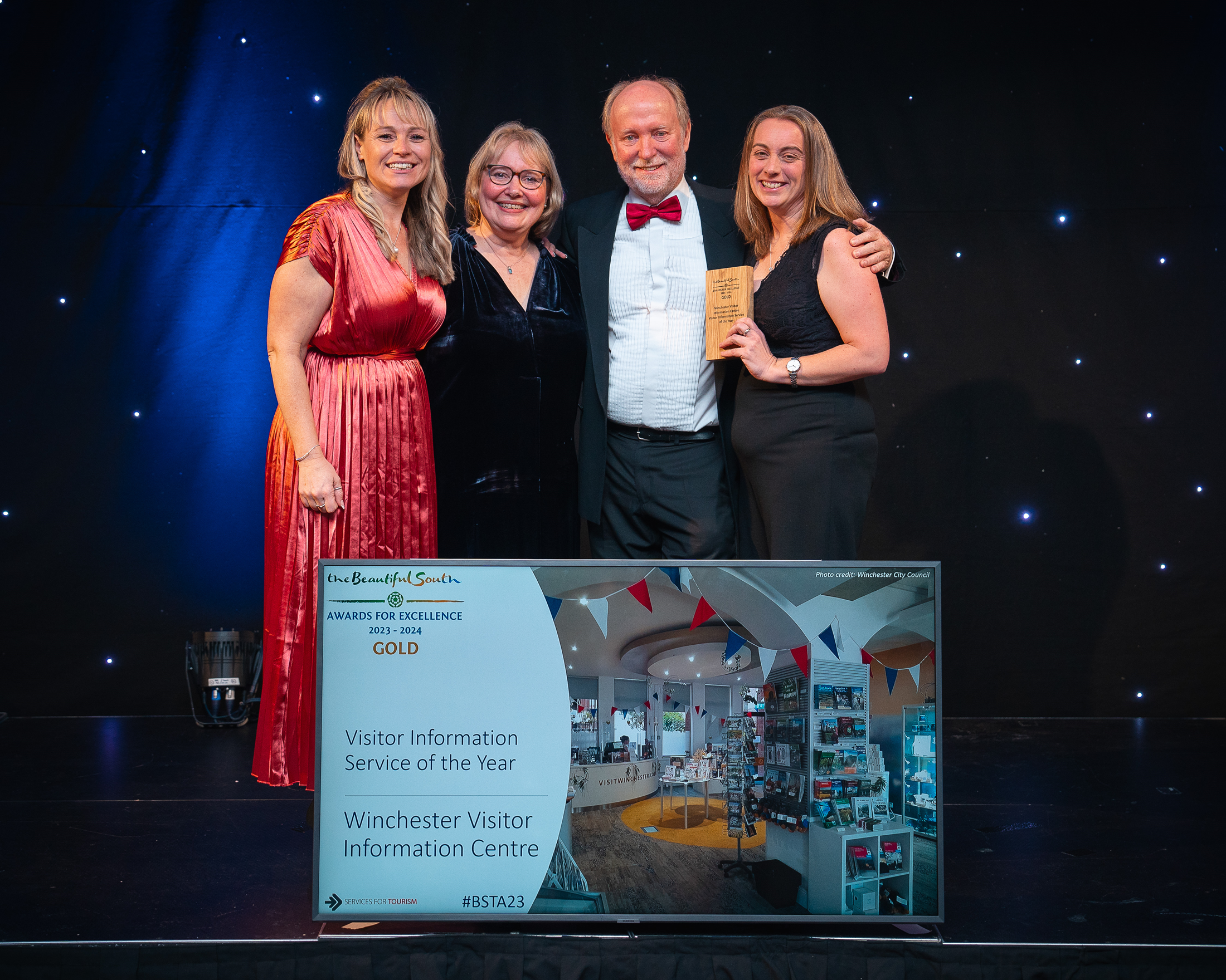 Cllr Thompson (second L) and Sarah (R) accept the award