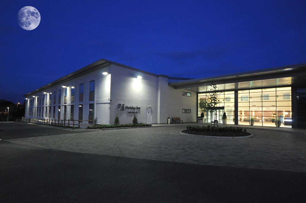 article thumb - Holiday Inn exterior at night