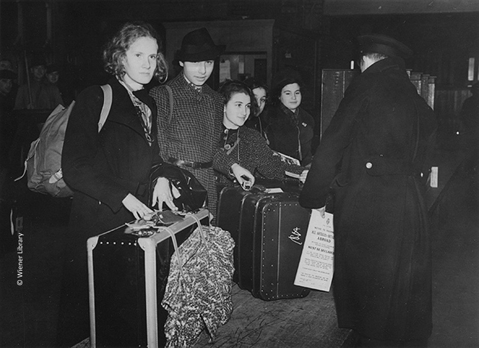article thumb - 198.-Kindertransport-girls-passing-through-customs-1