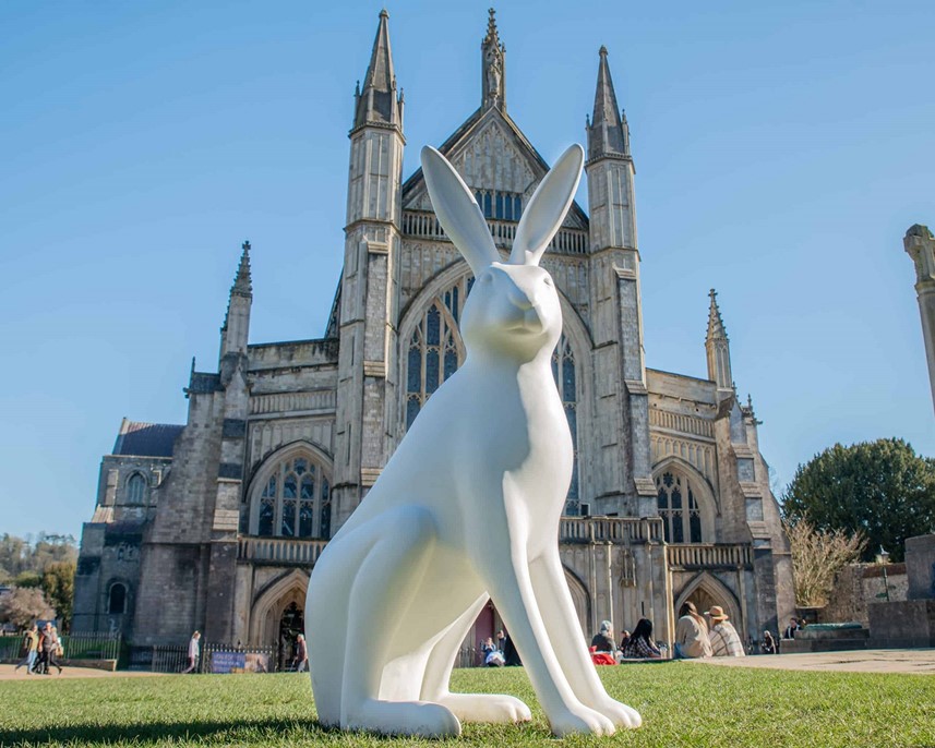 article thumb - Hare in front of Cathedral