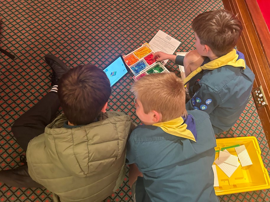 article thumb - Children taking on the Lego challenge