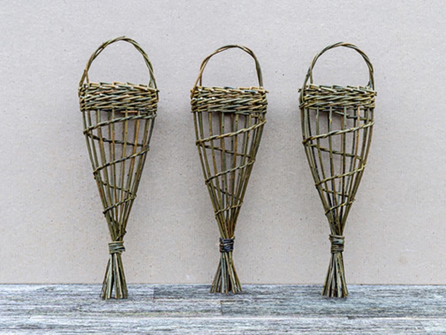 article thumb - Hanging willow bird feeder 